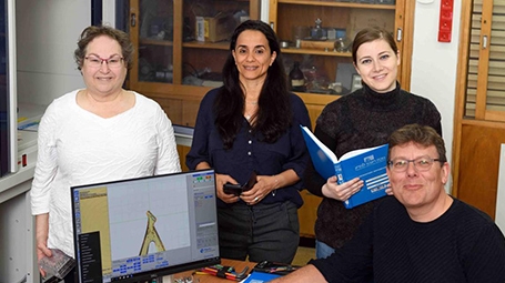 (l-r) Dr. Linda Shimon, Dr. Michal Lahav, Dr. Maria Chiara di Gregorio and Prof. Milko van der Boom