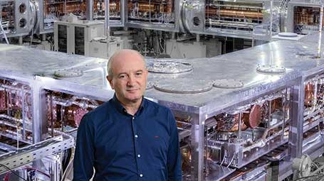 Prof. Daniel Zajfman (background): the cryogenic storage ring in Heidelberg